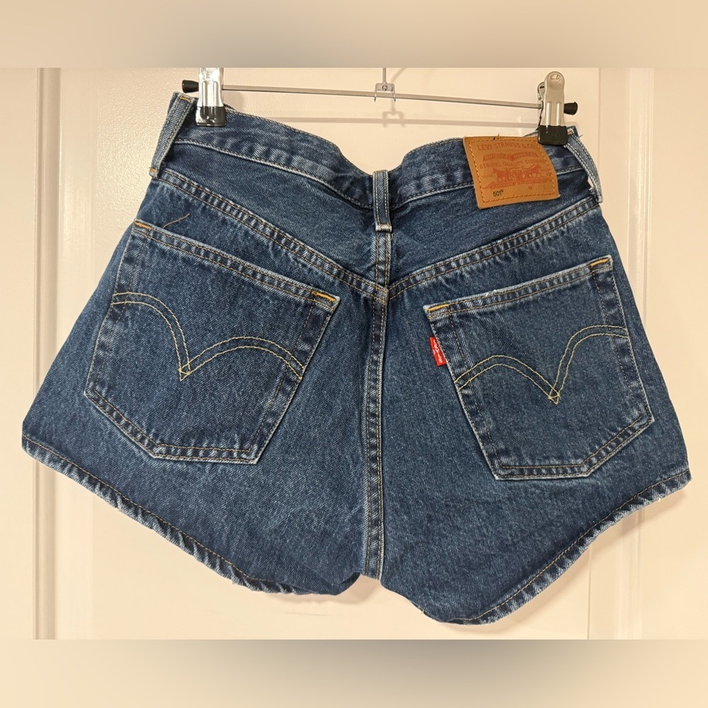 Levi’s High Rise Distressed Denim Shorts Button Fly Size- 26 - Picture 2 of 6